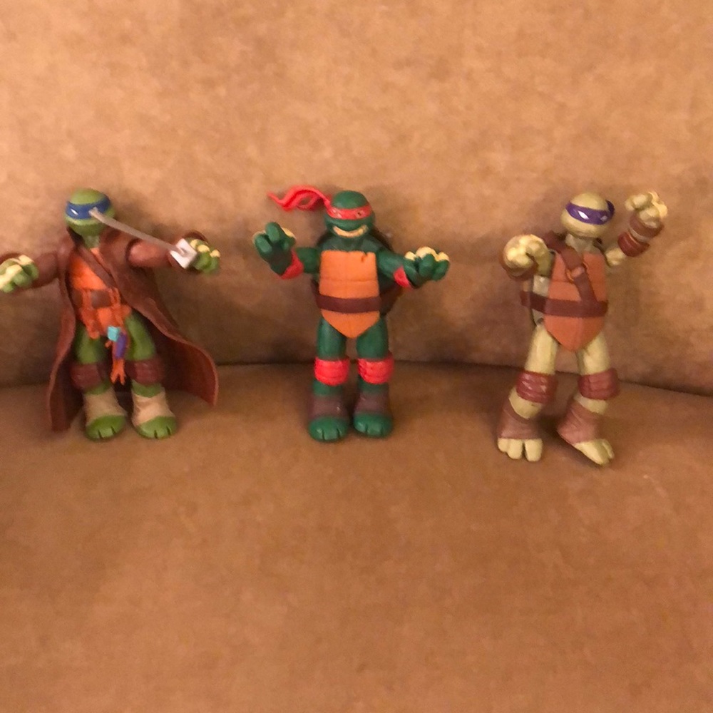 Teenagemutantningaturtles Ralf,Donnie,and Leo